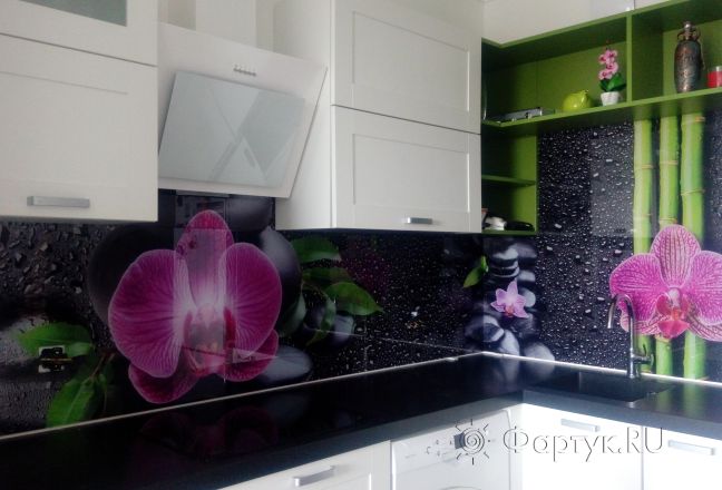 Фартук для кухни фото: орхидеи на камнях, заказ #ИНУТ-1111, Белая кухня.