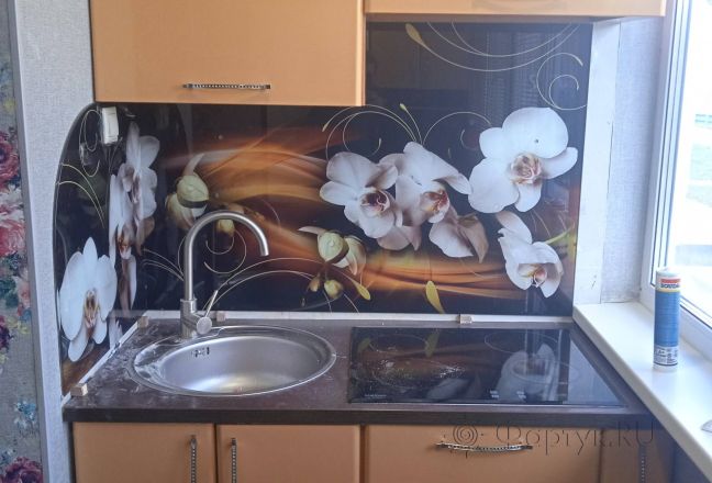 Фартук с фотопечатью фото: орхидеи на узоре, заказ #ИНУТ-8685, Коричневая кухня. Изображение 300476