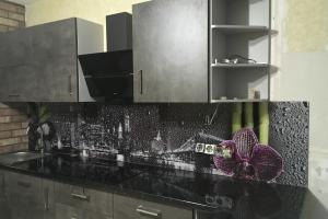 Стеновая панель фото: орхидея на фоне нью-йорка, заказ #КРУТ-390, Серая кухня.