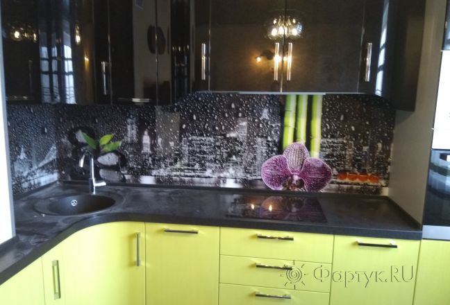 Скинали для кухни фото: орхидея на фоне нью-йорка, заказ #ИНУТ-1053, Желтая кухня. Изображение 147064
