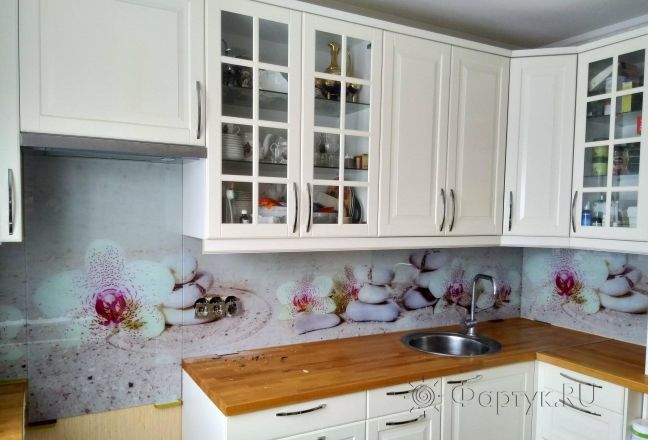 Фартук для кухни фото: орхидея в песке, заказ #ИНУТ-3012, Белая кухня. Изображение 111308