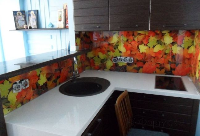 Фартук с фотопечатью фото: осенние листья , заказ #S-754, Коричневая кухня.