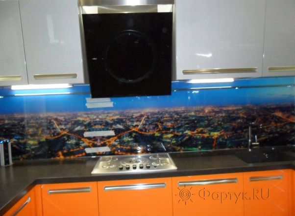 Фартук стекло фото: панорама города, заказ #SN-50, Оранжевая кухня.