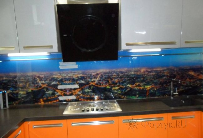 Фартук стекло фото: панорама города, заказ #SN-50, Оранжевая кухня.