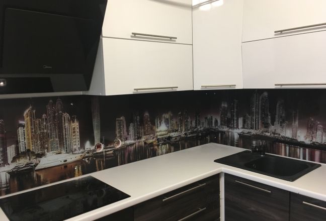 Фартук для кухни фото: панорама ночного города, заказ #КРУТ-432, Белая кухня. Изображение 204800