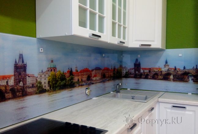 Фартук для кухни фото: панорама прибрежной праги, заказ #ИНУТ-372, Белая кухня. Изображение 181880