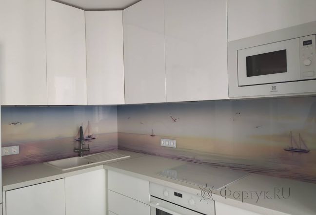 Фартук для кухни фото: парусники на море, заказ #ИНУТ-12646, Белая кухня.
