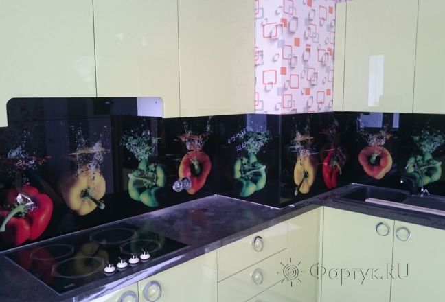 Скинали для кухни фото: перцы в воде, заказ #КРУТ-084, Желтая кухня. Изображение 112122