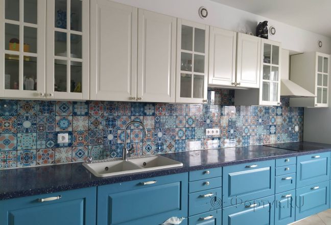 Стеклянная фото панель: плитка с марокканским узором, заказ #ИНУТ-10917, Синяя кухня.