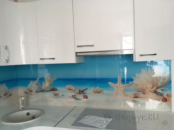 Фартук для кухни фото: ракушки на берегу, заказ #КРУТ-850, Белая кухня.