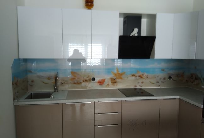 Фартук с фотопечатью фото: ракушки на морском берегу, заказ #ИНУТ-978, Коричневая кухня. Изображение 208424