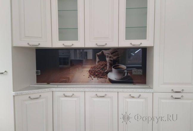 Фартук для кухни фото: рассыпанные зерна кофе и кружка горячего кофе, заказ #ИНУТ-11779, Белая кухня. Изображение 184440