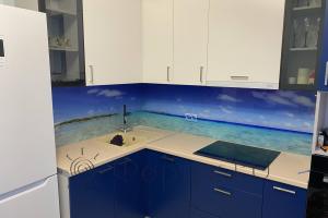 Стеклянная фото панель: райский остров, заказ #КРУТ-2975, Синяя кухня.
