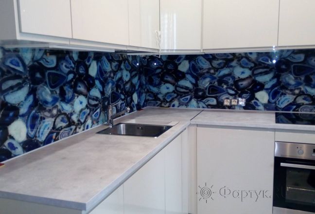 Фартук для кухни фото: разноцветные камни, заказ #ИНУТ-3399, Белая кухня.