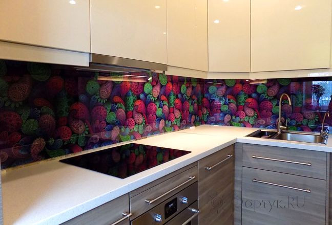 Стеновая панель фото: разноцветные огурцы, заказ #УТ-459, Серая кухня. Изображение 180756