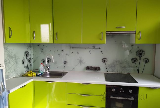 Скинали для кухни фото: рисованные одуванчики, заказ #ИНУТ-6794, Зеленая кухня. Изображение 112738