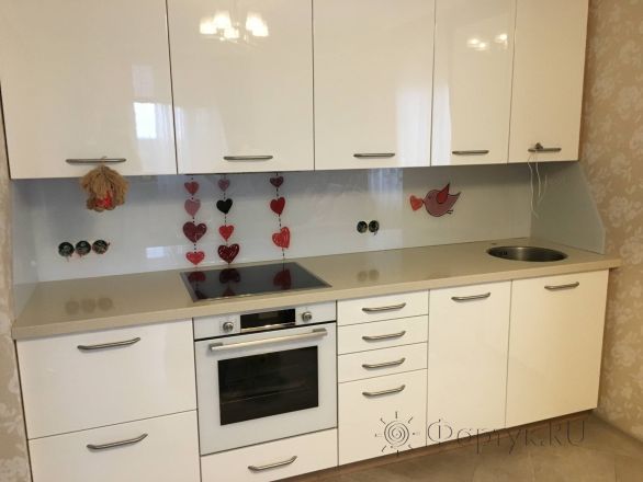 Фартук для кухни фото: рисованные сердечки и птица, заказ #КРУТ-2301, Белая кухня.