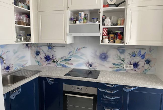 Стеклянная фото панель: рисованные цветы, заказ #КРУТ-3177, Синяя кухня.