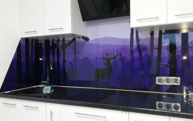 Фартук для кухни фото: рисованный олень в лесу, заказ #ИНУТ-2579, Белая кухня.