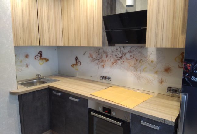 Стеновая панель фото: рисунок бабочка на цветах, заказ #ИНУТ-159, Серая кухня. Изображение 201154