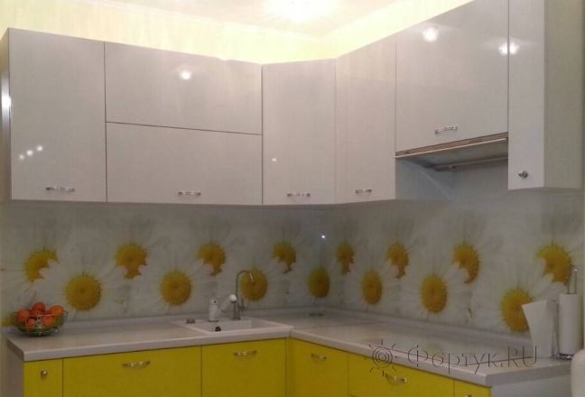 Скинали для кухни фото: ромашки на белом фоне., заказ #S-1123, Желтая кухня. Изображение 112826