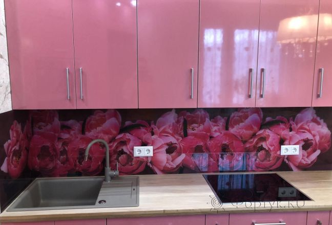 Скинали фото: розовые пионы, заказ #ИНУТ-2911, Красная кухня.