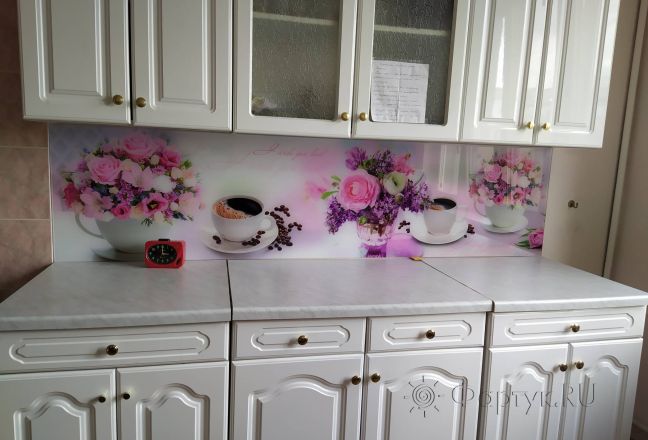 Фартук для кухни фото: розовые цветы и кофе, заказ #ИНУТ-9935, Белая кухня. Изображение 247592