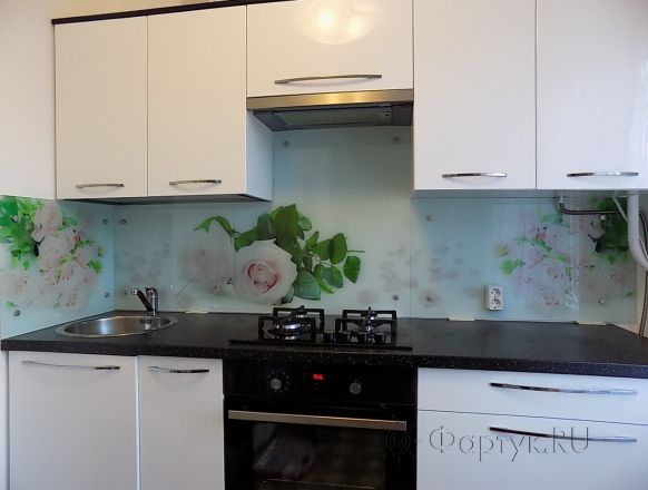 Фартук для кухни фото: розы на белом фоне, заказ #УТ-493, Белая кухня.
