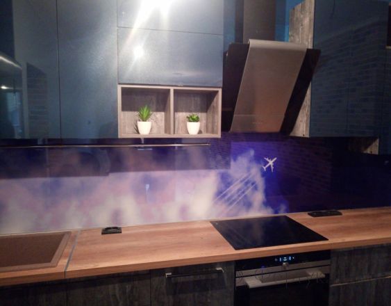 Стеклянная фото панель: самолет в небе, заказ #ИНУТ-4448, Синяя кухня.