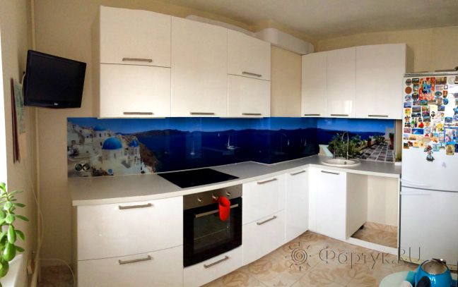 Фартук для кухни фото: синий и белый храм  ия на острове санторини, греция, заказ #КР-32, Белая кухня.