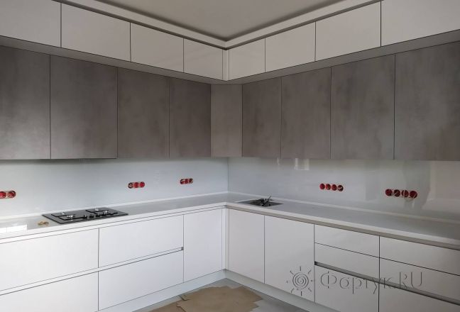 Стеновая панель фото: скинали для угловой кухни - однотонный цвет, заказ #ИНУТ-7028, Серая кухня.