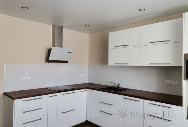 Фартук для кухни фото: скинали для угловой кухни - однотонный цвет, заказ #ИНУТ-8804, Белая кухня. Изображение 9003