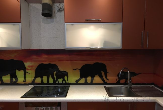 Фартук с фотопечатью фото: слоны на закате, заказ #КРУТ-443, Коричневая кухня. Изображение 113368