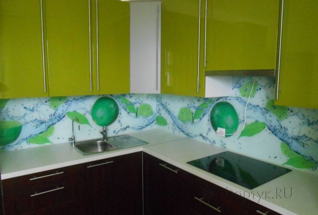 Скинали для кухни фото: сочные лаймы в воде., заказ #S-202, Зеленая кухня. Изображение 112230