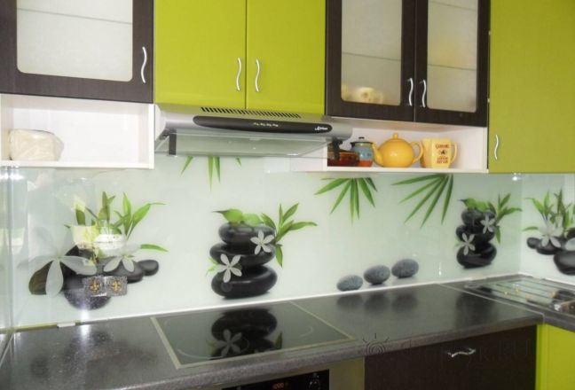 Скинали для кухни фото: спа-камни с белыми цветами., заказ #SN-244, Зеленая кухня. Изображение 111890