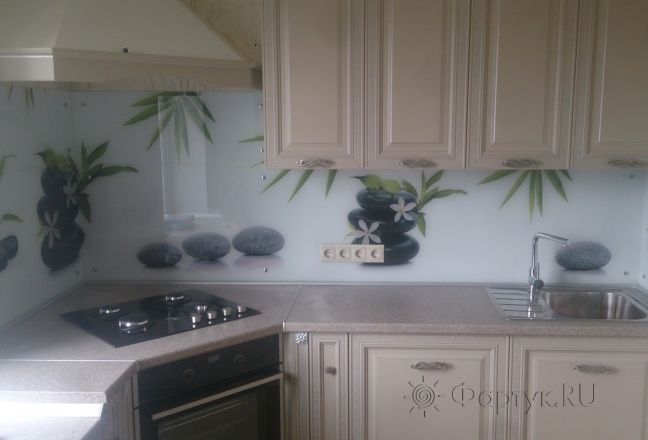 Фартук с фотопечатью фото: спа-камни с белыми цветками, заказ #УТ-756, Коричневая кухня. Изображение 111890