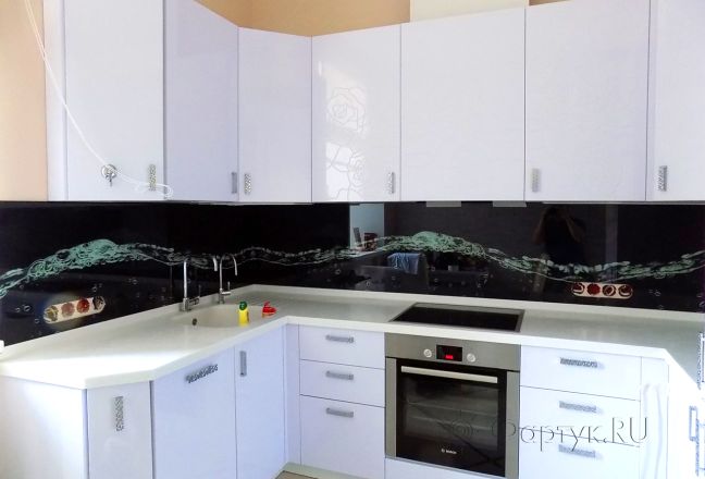 Фартук для кухни фото: струя воде на черном фоне, заказ #УТ-603, Белая кухня. Изображение 112432