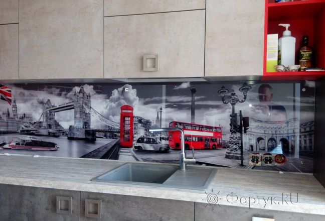 Стеновая панель фото: суета лондона, заказ #ГМУТ-258, Серая кухня. Изображение 185864