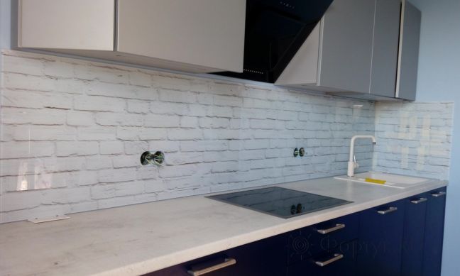 Стеклянная фото панель: текстура белого кирпича, заказ #ГМУТ-165, Синяя кухня.