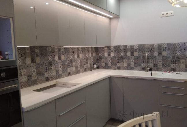 Стеновая панель фото: текстура плитки, заказ #ИНУТ-4967, Серая кухня.