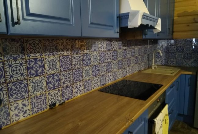 Стеклянная фото панель: текстура плитки, заказ #ИНУТ-5043, Синяя кухня. Изображение 85762