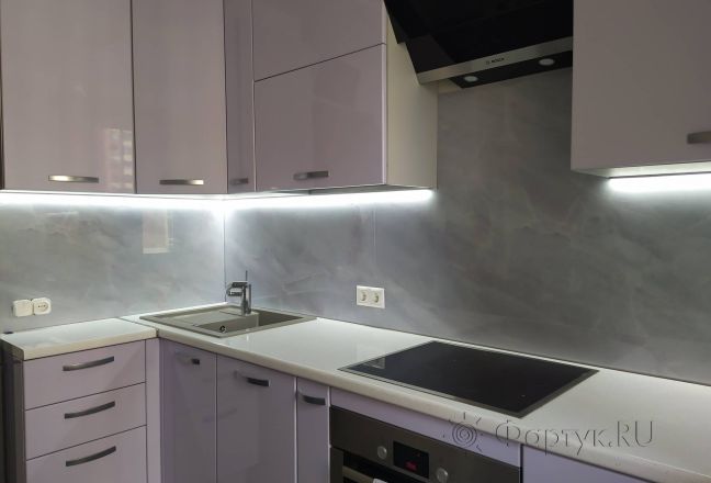 Фартук фото: текстура светлого мрамора, заказ #ИНУТ-9924, Фиолетовая кухня. Изображение 347960