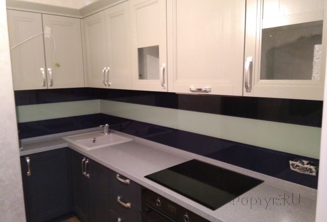 Стеновая панель фото: темно-серая и белая полосы, заказ #ИНУТ-594, Серая кухня.