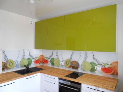 Скинали для кухни фото: цитрусовые и киви в струях воды., заказ #S-192, Зеленая кухня.