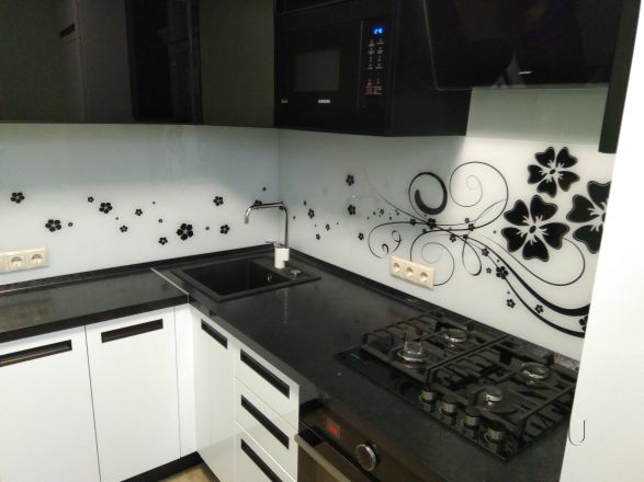 Фартук для кухни фото: цветочный орнамент, заказ #ИНУТ-175, Белая кухня.
