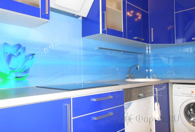 Стеклянная фото панель: цветок на водной глади., заказ #SK-903, Синяя кухня.