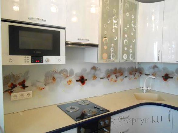 Фартук для кухни фото: цветущая вишня расположенная на белом фоне., заказ #SK-1007, Белая кухня.