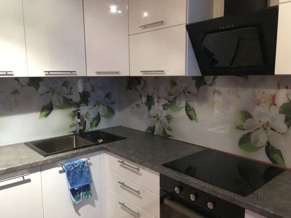 Фартук для кухни фото: цветущая яблоня, заказ #КРУТ-352, Белая кухня.