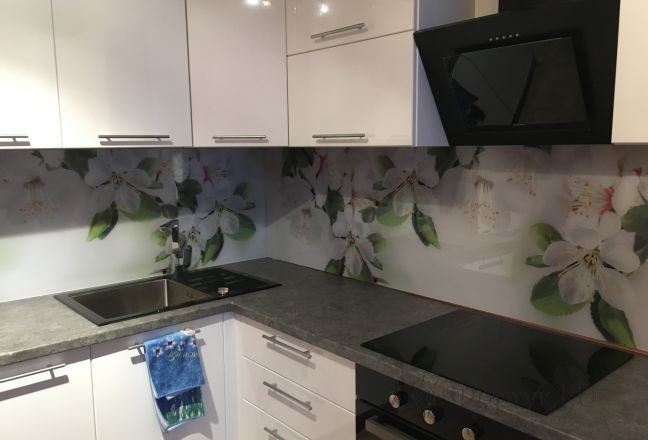 Фартук для кухни фото: цветущая яблоня, заказ #КРУТ-352, Белая кухня. Изображение 112692