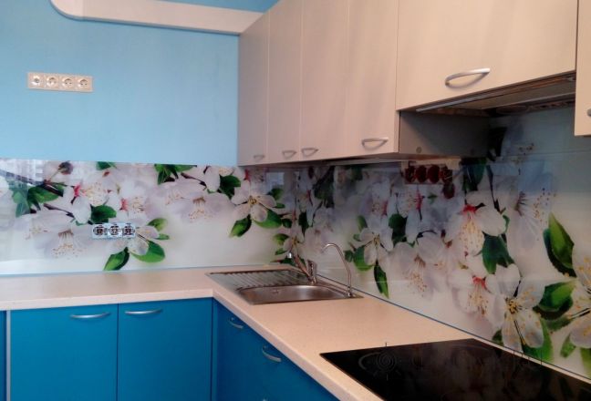 Стеклянная фото панель: цветущая яблоня, заказ #УТ-829, Синяя кухня. Изображение 112692